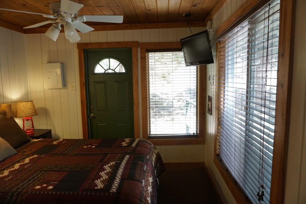Shaver Lake Village Hotel - photo 25