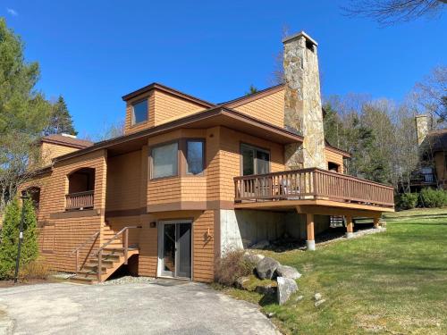 O7 Slopeside Bretton Woods Resort cottage with upscale stylings cozy decor tons of space — hotel in Carroll