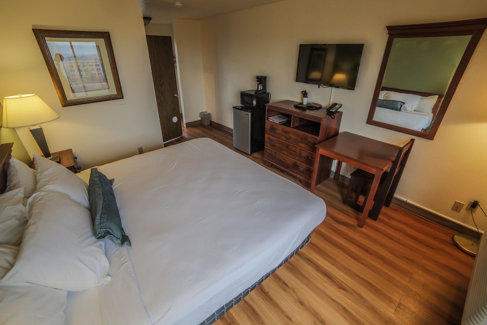 Sunnyside Inn & Suites - photo 13