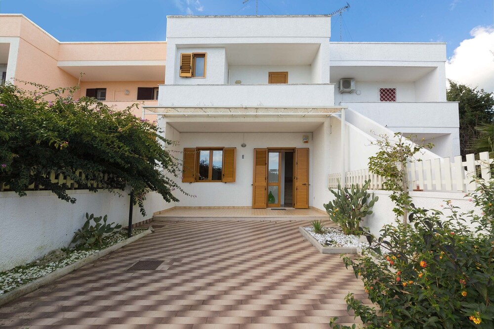 2728 Villetta Chiara Blu Primo Piano by Barbarhouse in Melendugno, Italy