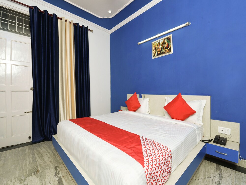 Oyo 16687 Namdeep - carbon neutral hotel in Noida