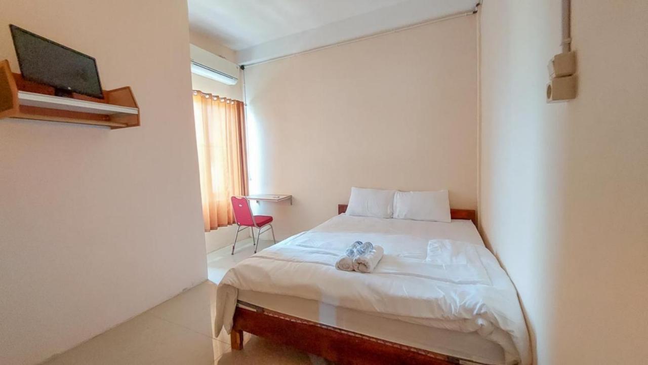 Artayya Puri 3 Syariah near Terminal Caruban Mitra RedDoorz in Madiun, Indonesia