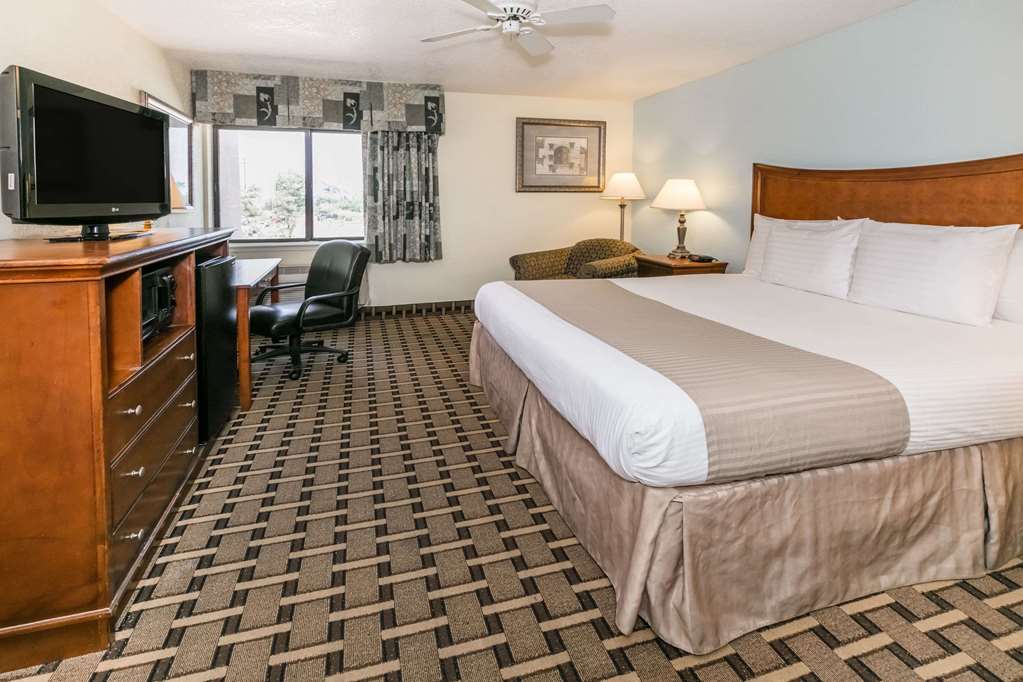 Baymont by Wyndham Arlington At Six Flags Dr - photo 8