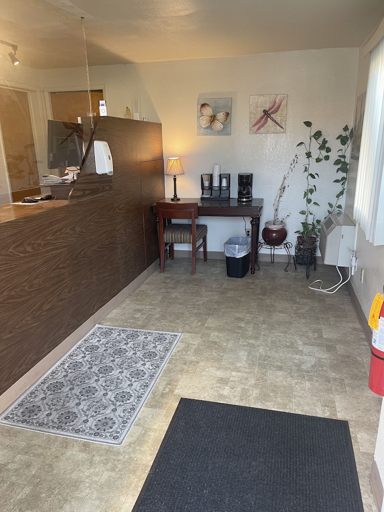 Crystal Motel - photo 2
