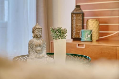 Centro Historico Exterior Calle Nueva Dos Balcones in Pamplona, Spain