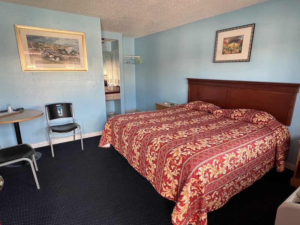Deluxe Inn LA - photo 4