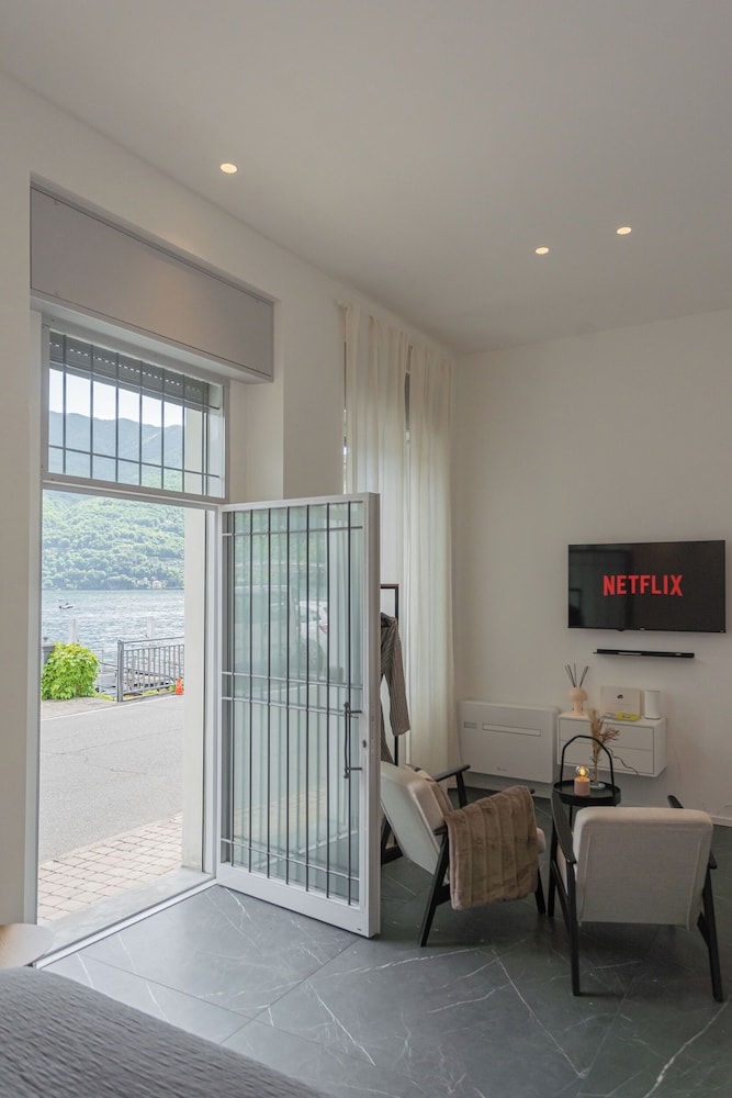 Piccola Como Lotus by Rent all Como — 4-Star Luxury Hotel in Carate Urio, Italy