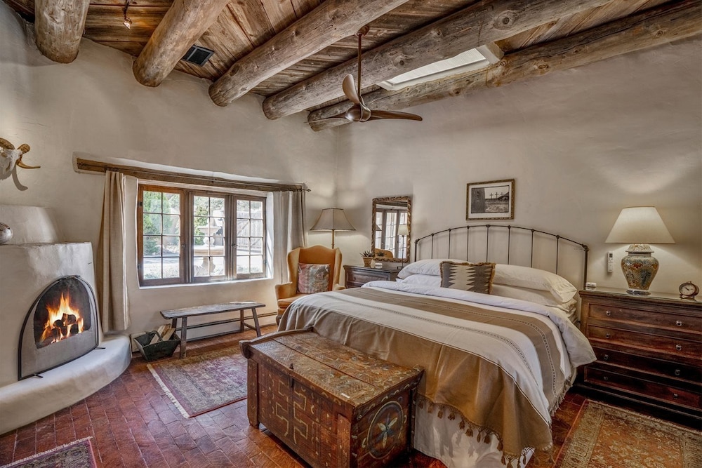 Garcia St. Adobe Historic District Close to Canyon Road Three Master Bedrooms Great Outdoor Space - photo 53