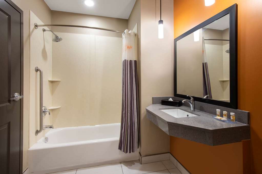 La Quinta Inn & Suites by Wyndham Harrisburg Hershey - photo 19