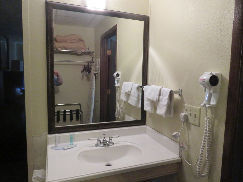 Americas Best Value Inn Story City - photo 14