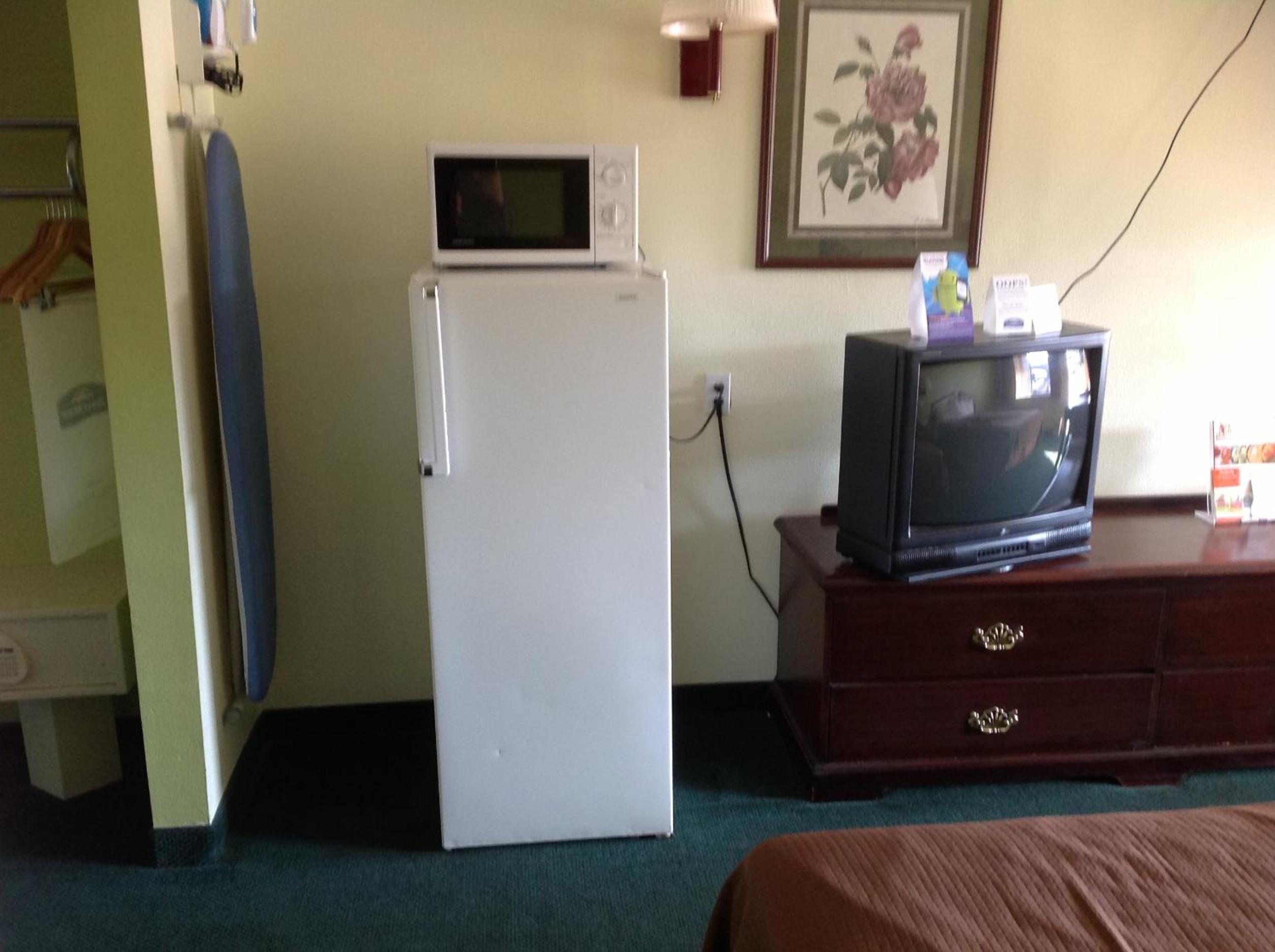 Howard Johnson by Wyndham Grand Prairie Near Lone Star Park - photo 29