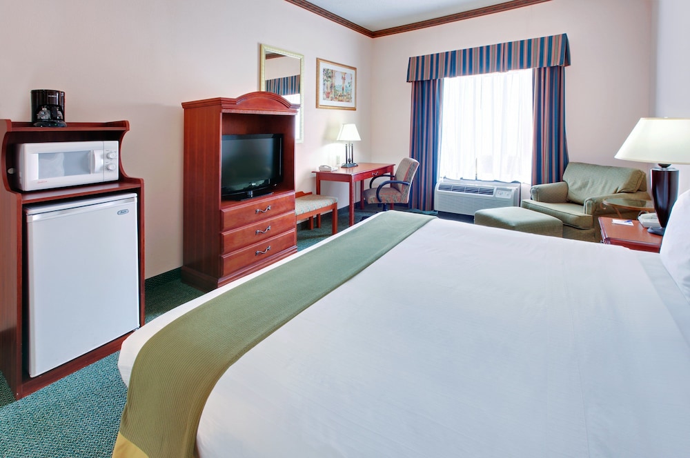 Holiday Inn Express Hotel & Suites Cleveland - photo 7