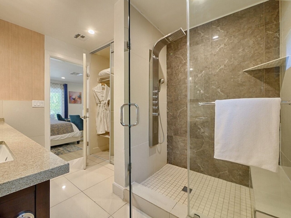 Little Paradise Hotel - photo 16