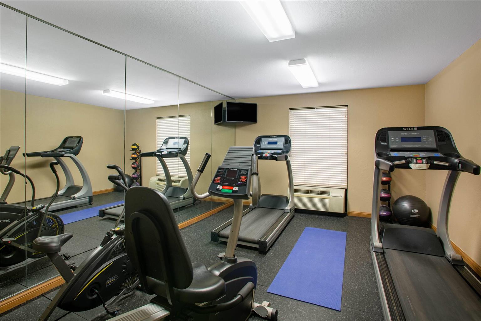 Days Inn & Suites by Wyndham Cuba - photo 8