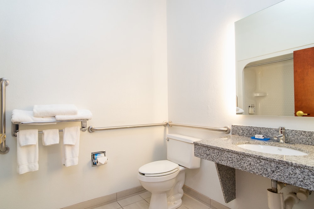 Holiday Inn Express Hotel & Suites Bedford by IHG - photo 10