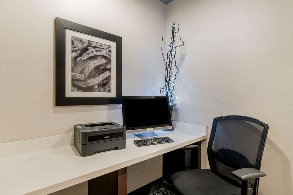 La Quinta Inn & Suites by Wyndham Fort Worth Arlington West - photo 30