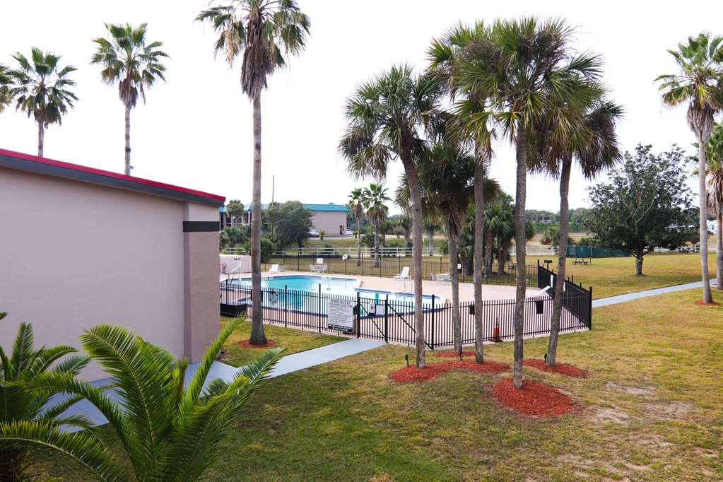 Ramada by Wyndham Davenport Orlando South - photo 12