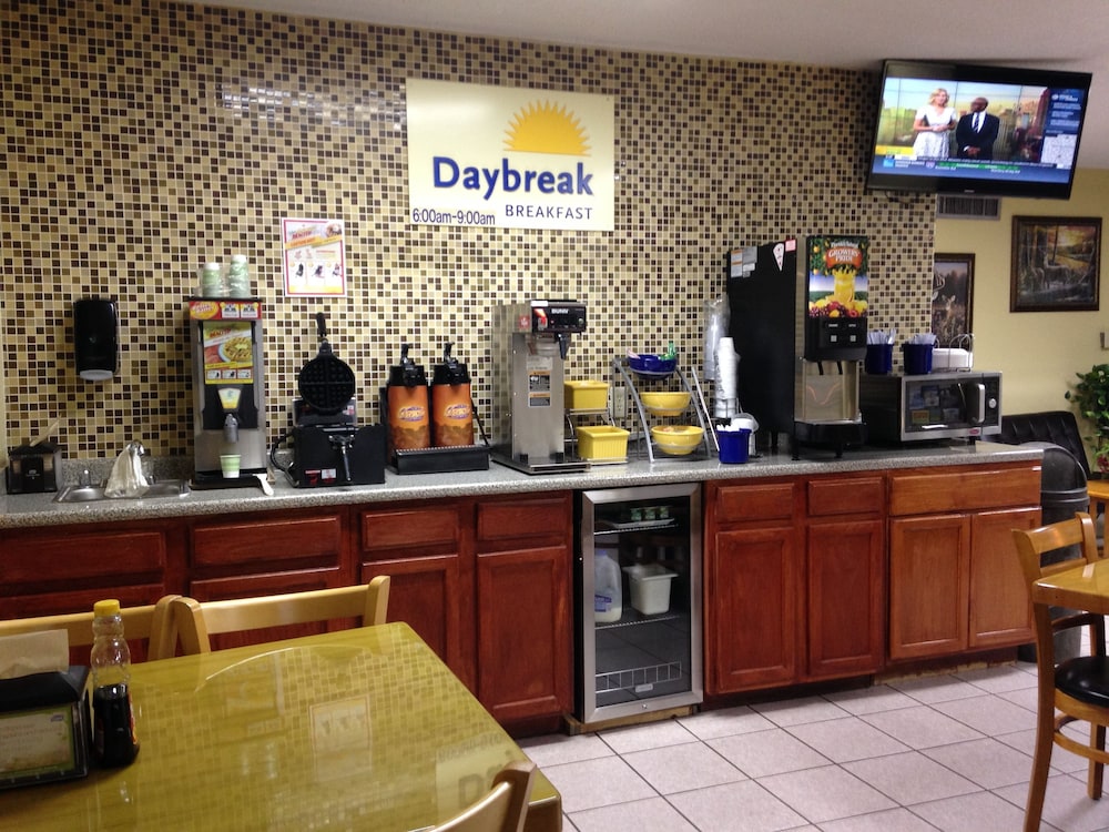 Days Inn by Wyndham Byron - photo 26