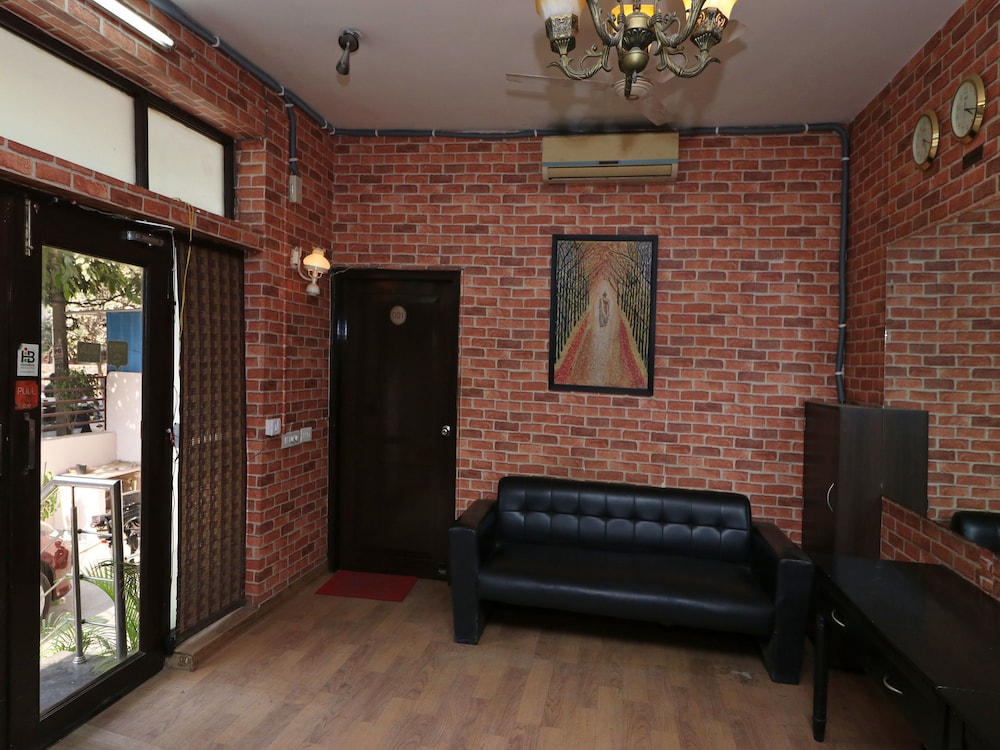 Oyo 12477 Dlf Phase 2