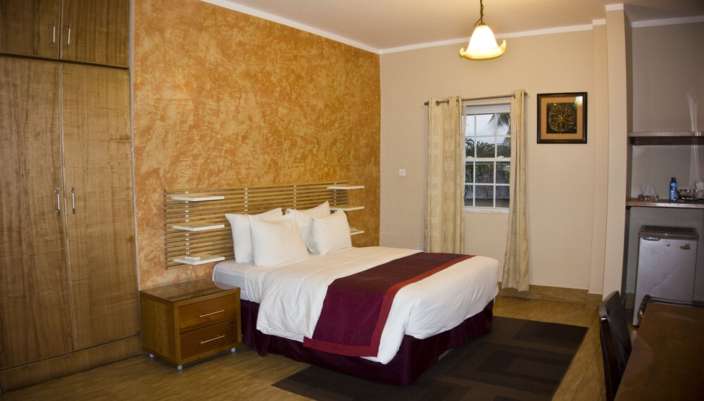 Tropical Enclave Hotel - last minute hotel in Accra