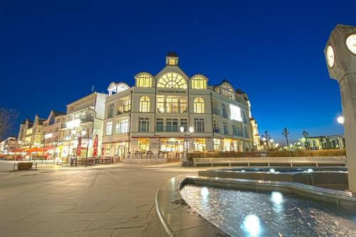 Strandschloss Binz Penthouse Royal Beach mit Sauna Kamin Terrasse Meerblick — 4-Star Luxury Hotel in Ostseebad Binz, Germany