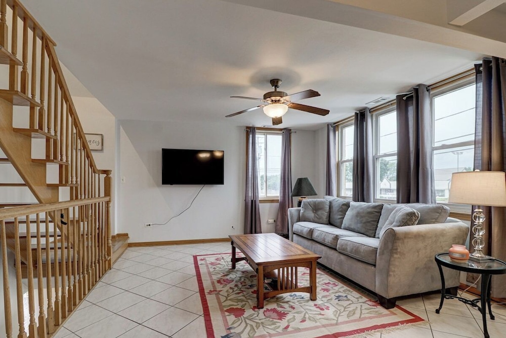 Getaway Near ORD With Great Local Amenities - featured photo