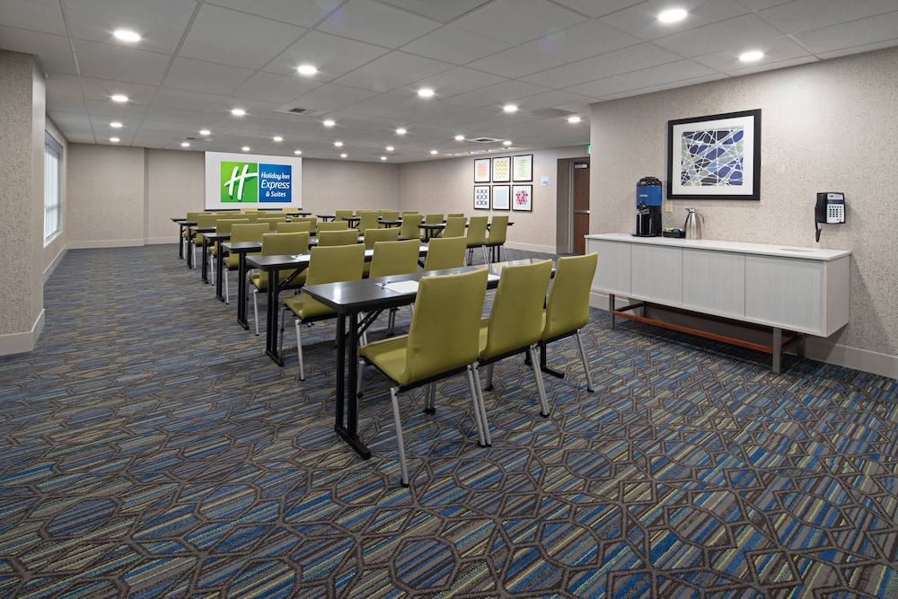 Holiday Inn Express & Suites Seattle Sea Tac Airport - photo 35