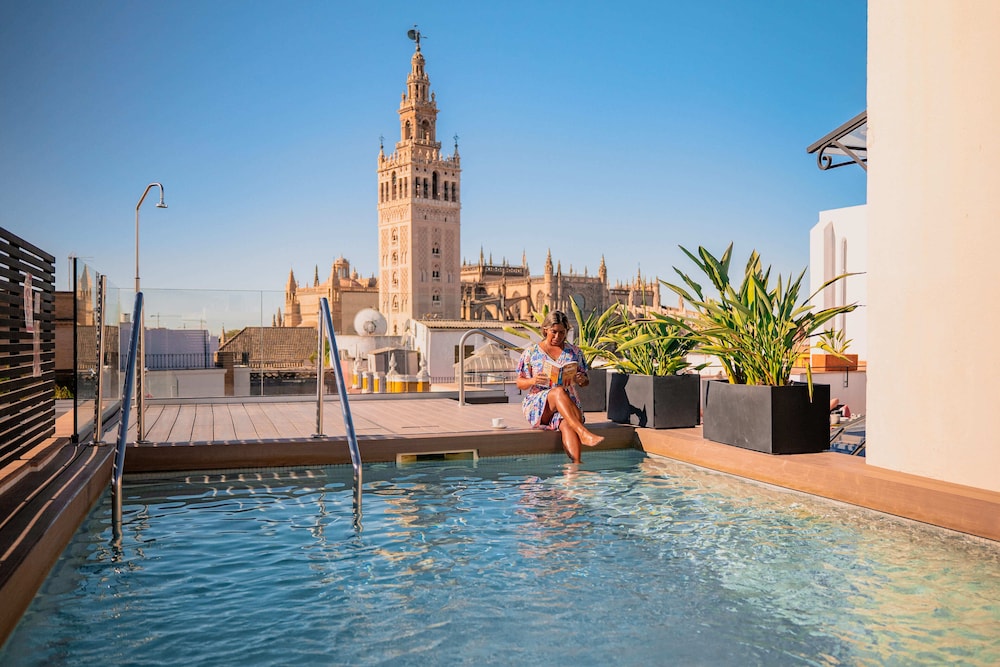 Joya Del Casco Boutique Hotel By Shiadu — Sevilla