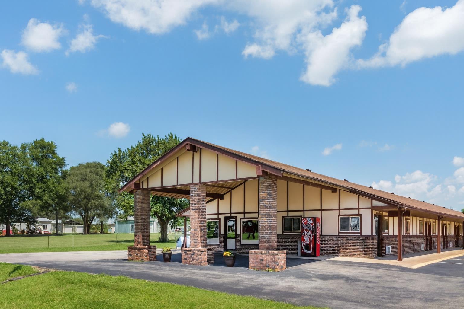 Americas Best Value Inn Chanute pet-friendly hotel Chanute
