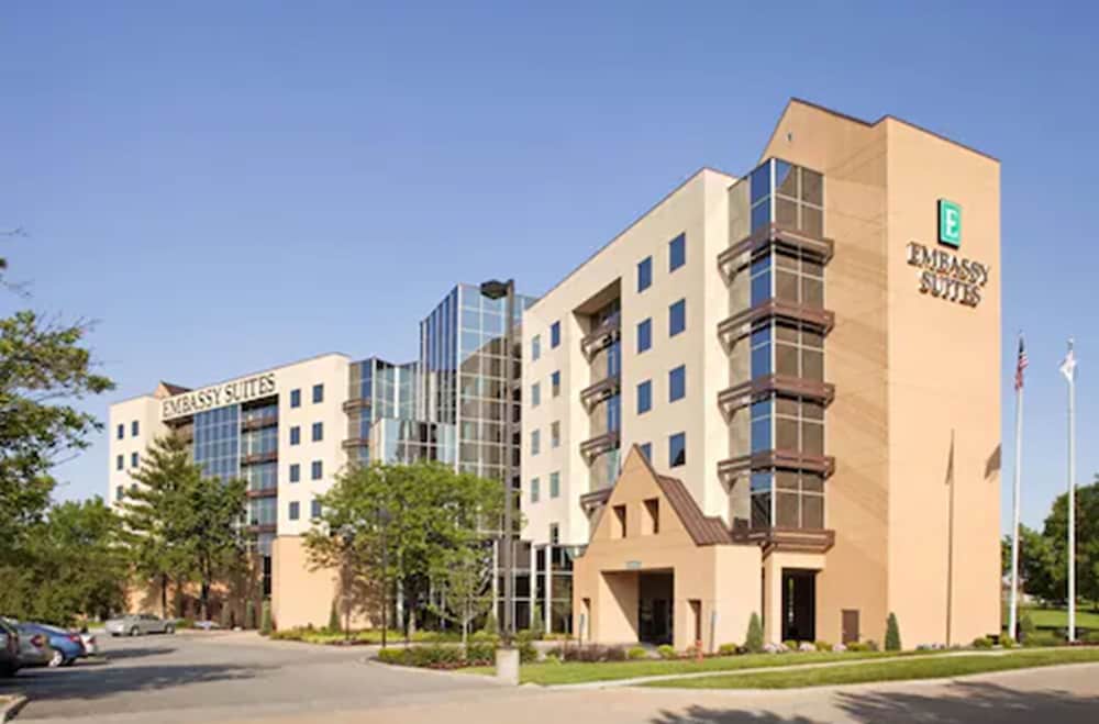 Embassy Suites by Hilton St. Louis Airport - featured photo