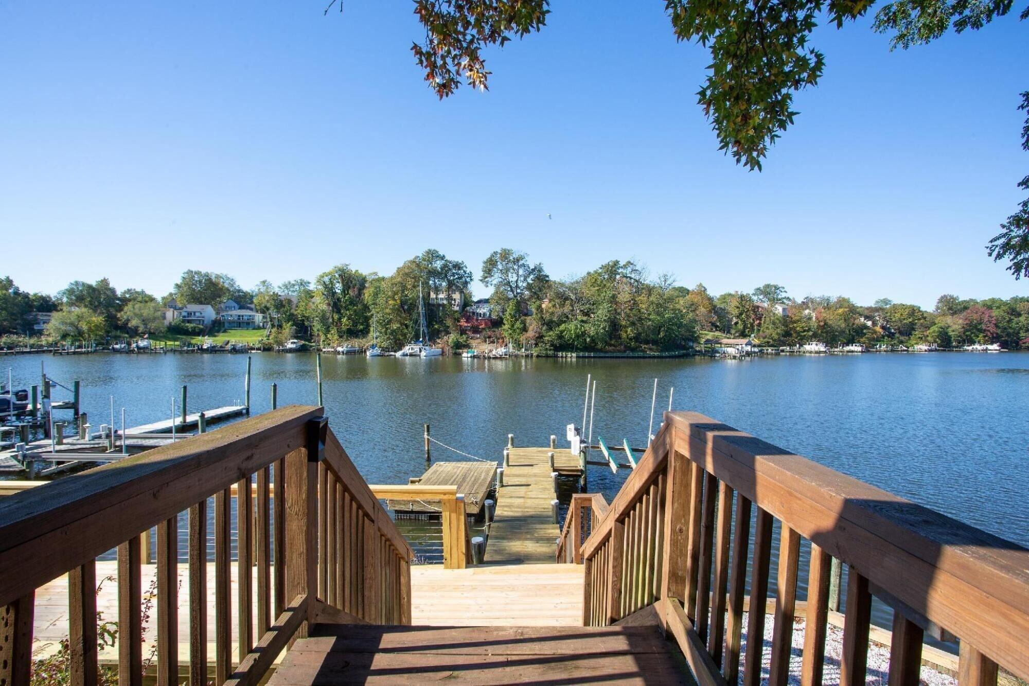 12 M To Naval Acadmey Waterfront Calming Paradise — hotel in Glen Burnie
