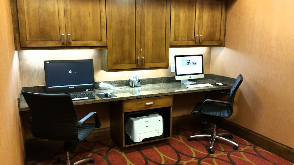Hampton Inn & Suites Salinas - photo 40