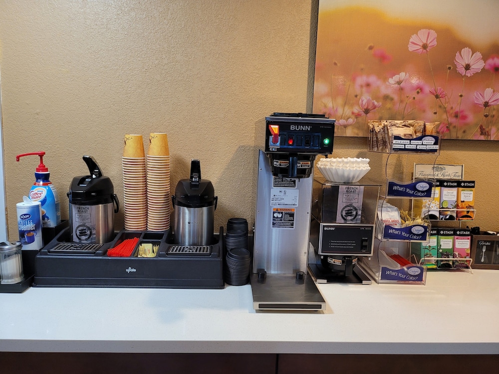 MorningGlory Inn & Suites - photo 37