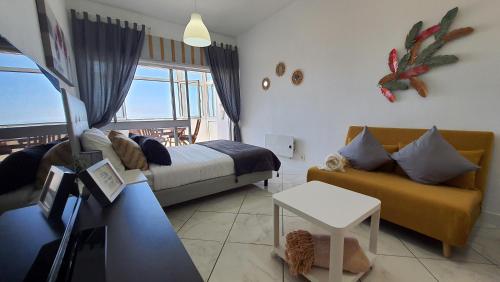 Front Ocean View Studio — 4-Star Luxury Hotel in Nazare, Portugal