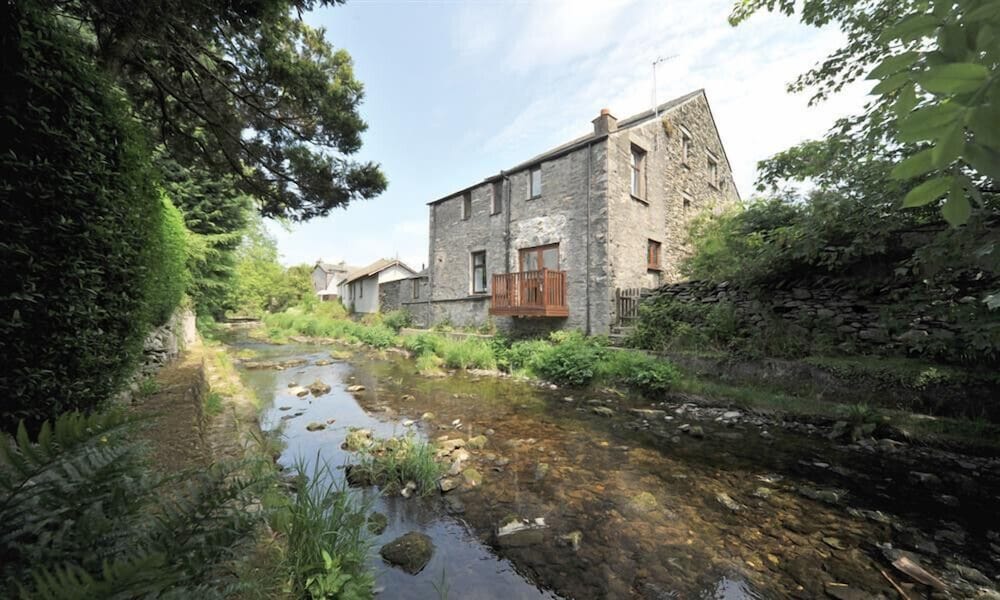 A River Runs By — hotel in Staveley