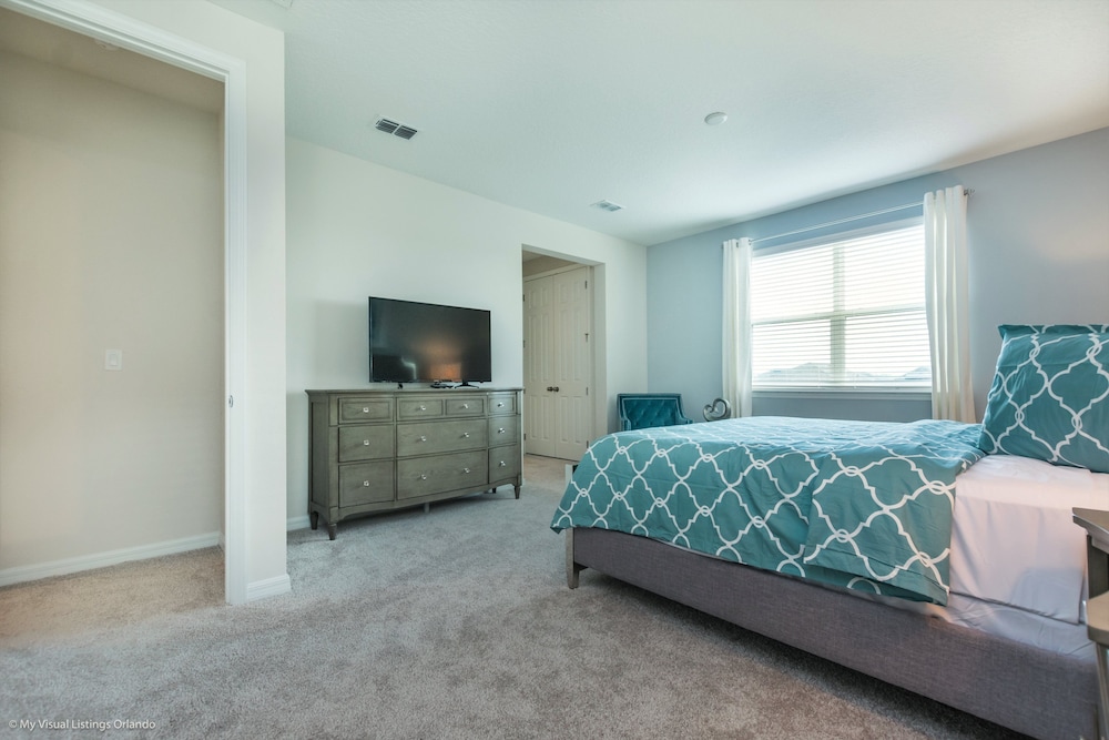 Beautiful 4 Bed With Pool & Spa - photo 32