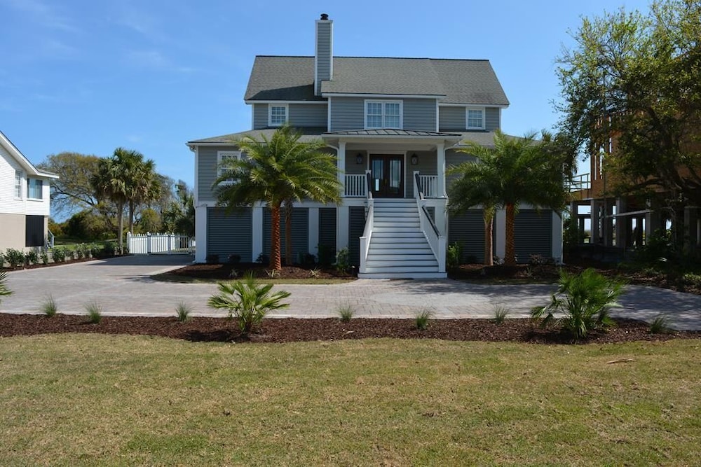 3602 Palm Boulevard — 4-Star Luxury Hotel in Isle Of Palms, United States