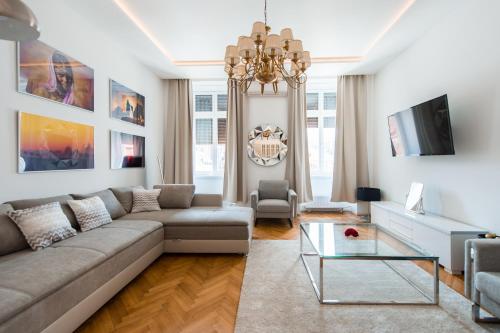 Casa Mandl — 4-Star Luxury Hotel in Brasov, Romania