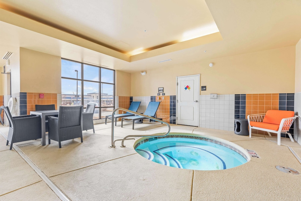 Hampton Inn Denver Northeast Brighton - photo 18
