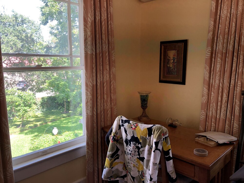 Avenue O Bed & Breakfast - photo 6