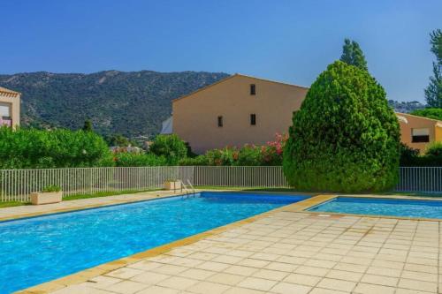 Appartement familial accA s plage piscine — 4-Star Luxury Hotel in Le Lavandou, France