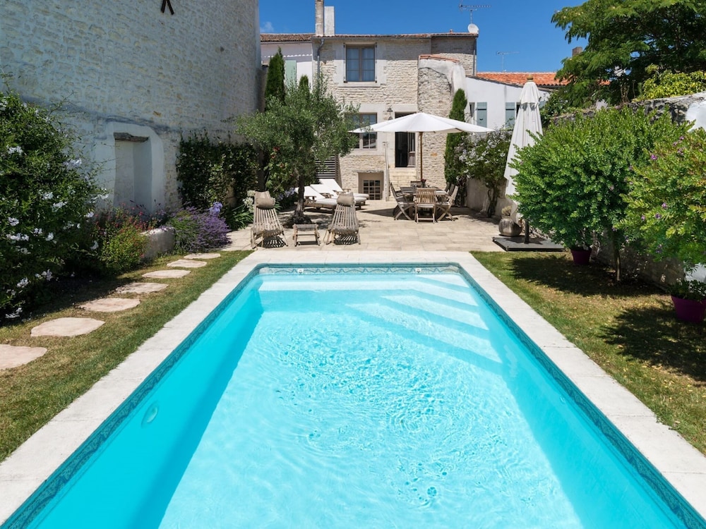 Villa Petit Sergent With Pool Cinema — 4-Star Luxury Hotel in Le Bois-Plage-En-Re, France