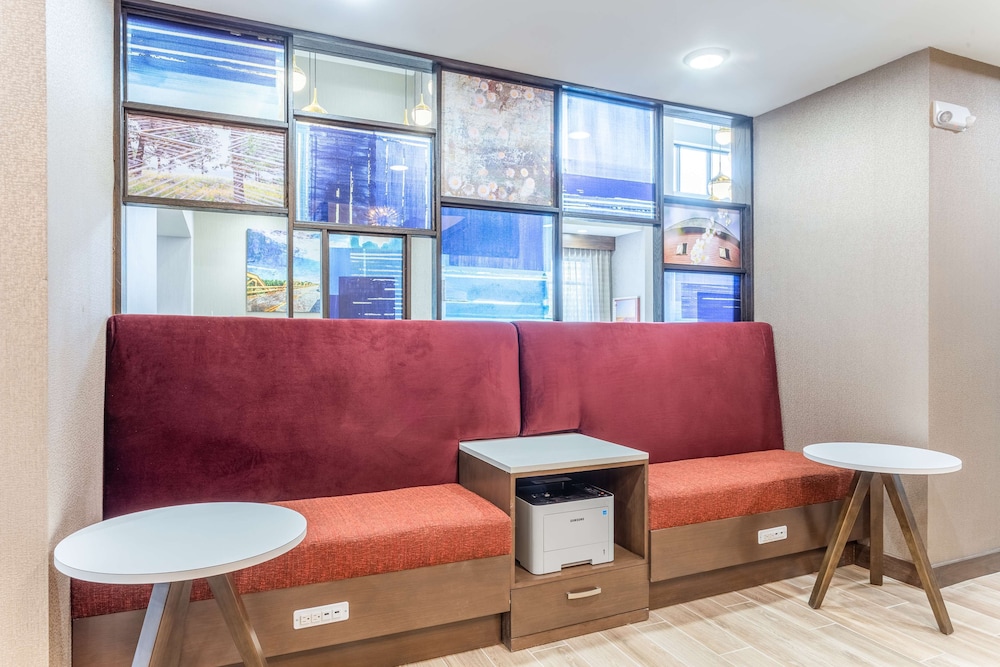 Hampton Inn and Suites Guymon - photo 33