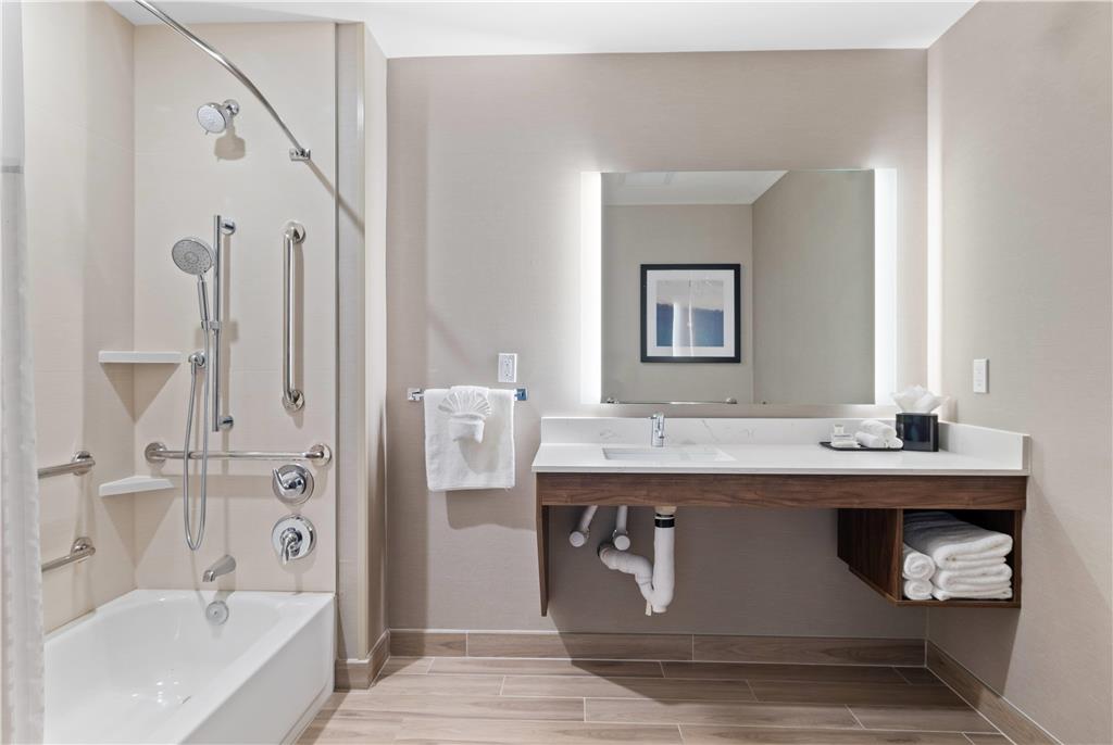 La Quinta Inn & Suites by Wyndham Santa Cruz - photo 22