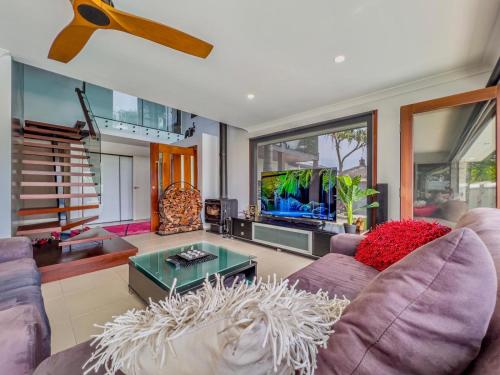 Cinema Luxury Haven - last minute hotel in Gold Coast