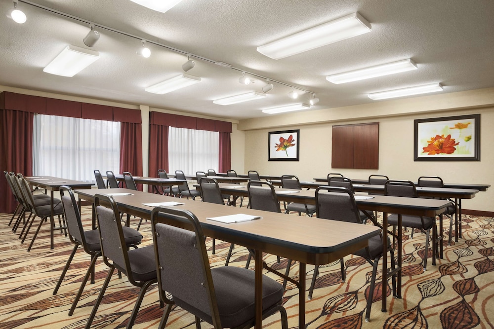 Hampton Inn Forrest City - photo 25