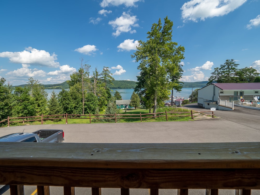Lake 'N Pines Motel - photo 86