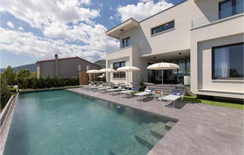 Cozy Home In Kastel Stari With Sauna — 5-Star Luxury Hotel in Kastel Stari, Croatia