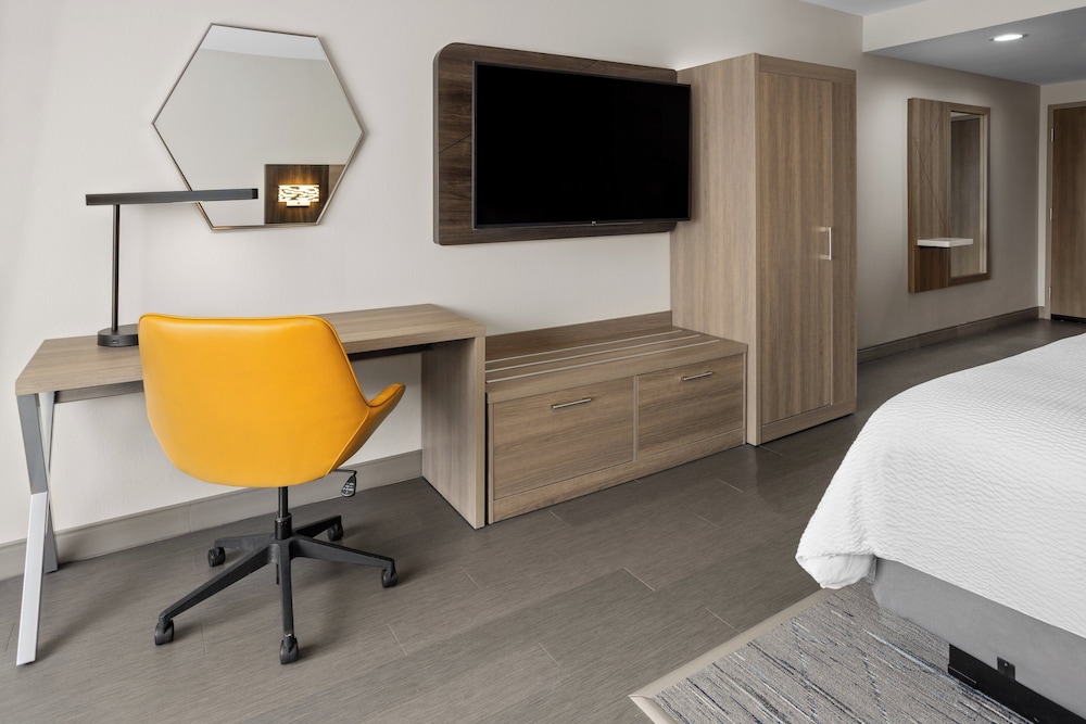 Holiday Inn Express & Suites Waynesboro East by IHG - photo 15