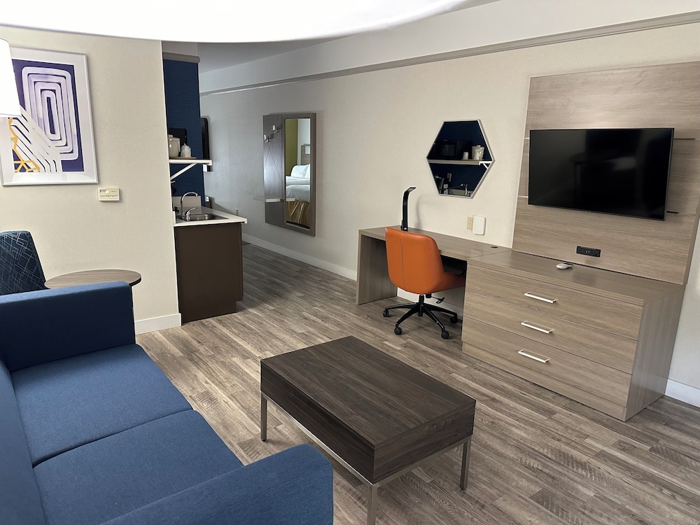 Holiday Inn Express Hotel & Suites San Dimas by IHG - photo 36